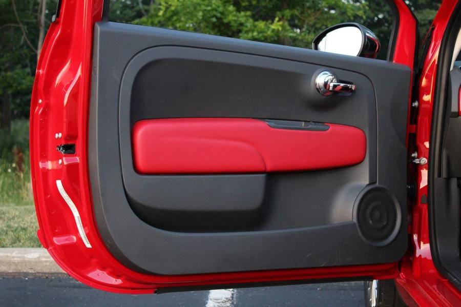  Fiat 500C 2012 года  (фото 55 из 98)